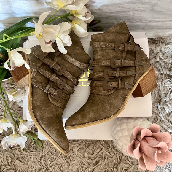 Mi Tierra Booties Tan